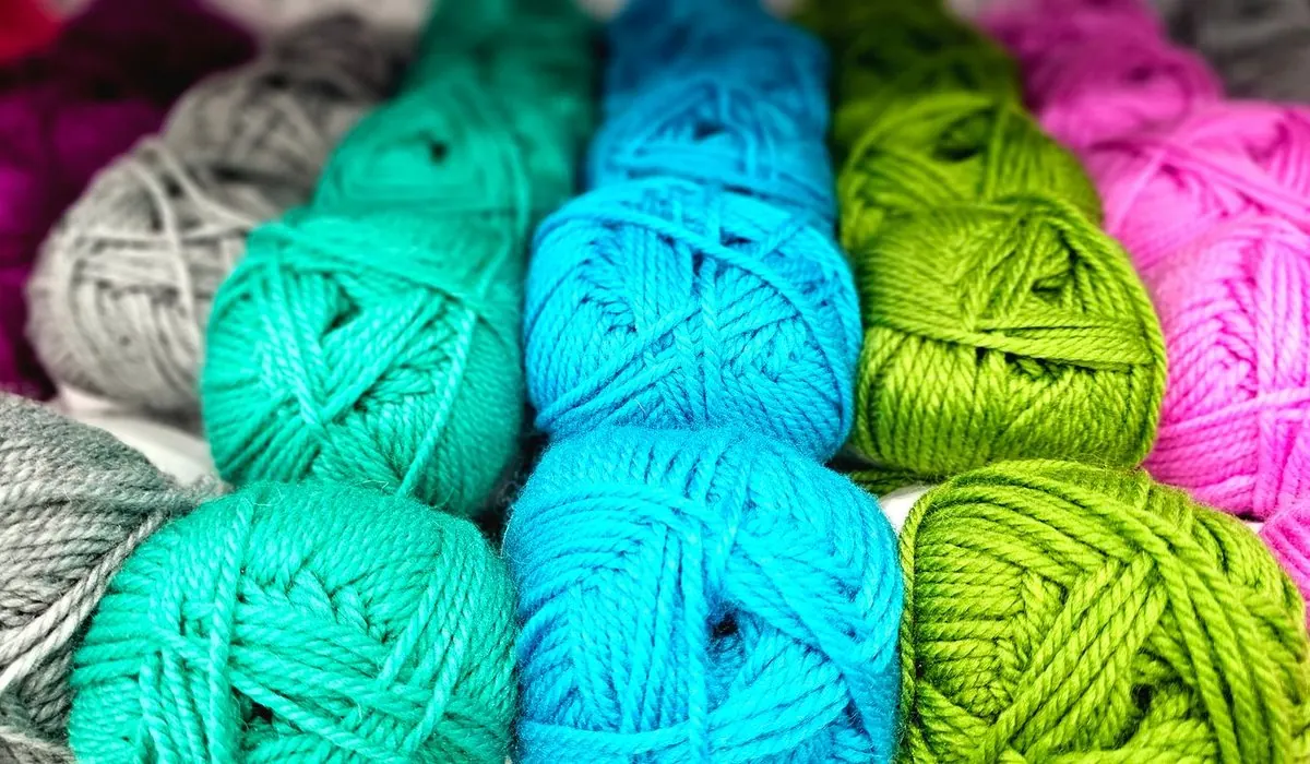 Balls of wool in several colours